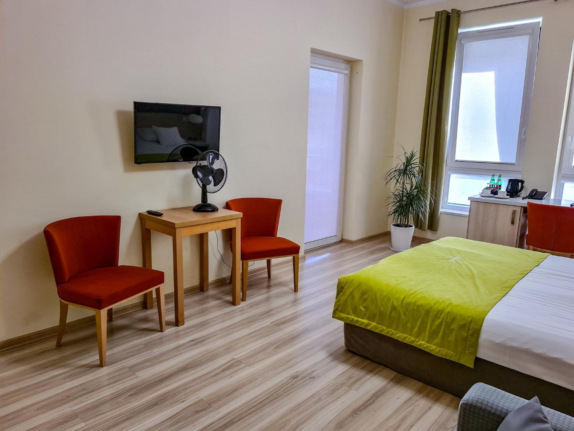 Antoninska Hotel & Apartamenty 莱什诺 外观 照片